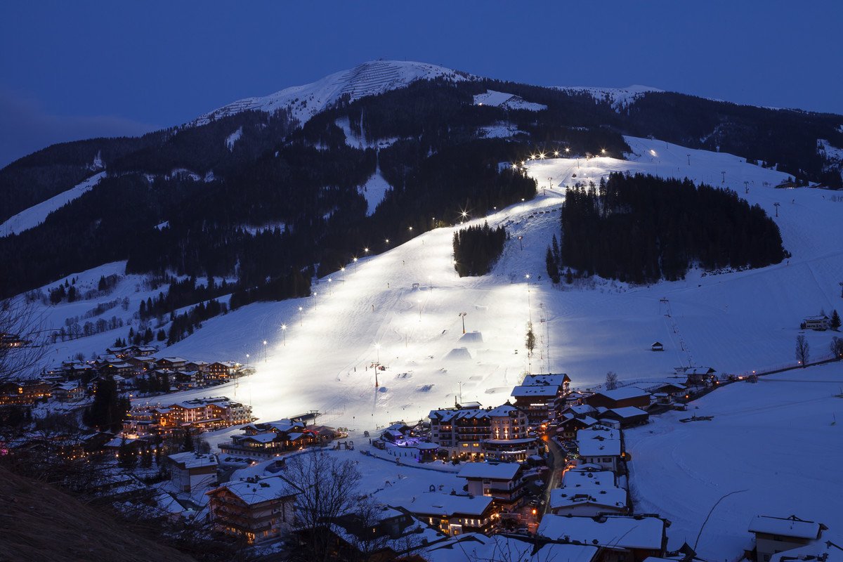 Night skiing in Hinterglemm and Leogang with HolidayFlats24
