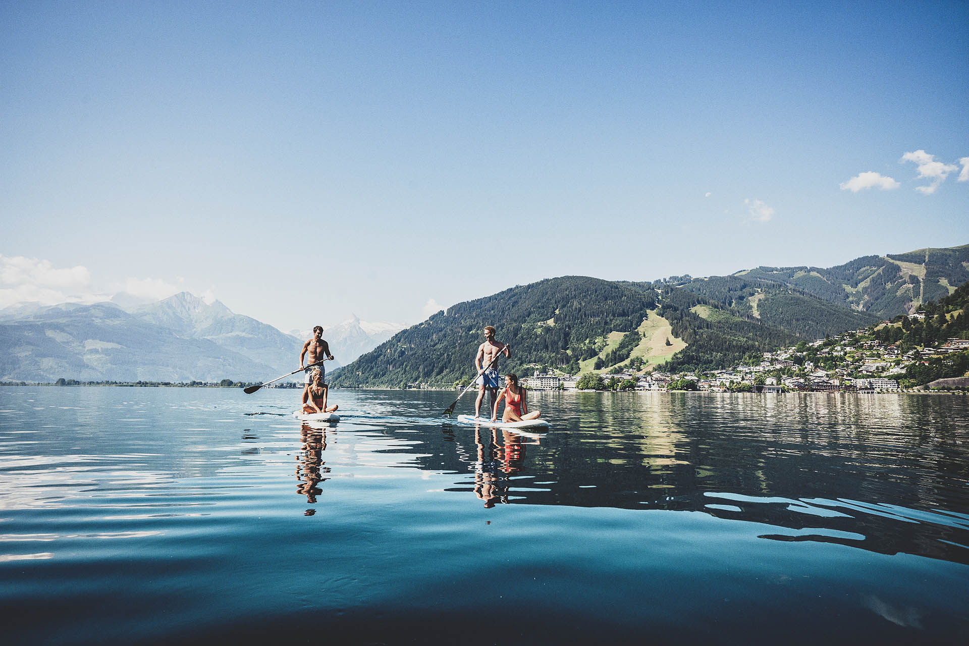 stand-up-paddling-am-zeller-see---stand-up-paddling-at-lake-zell-c-zell-am-see-kaprun-tourismus